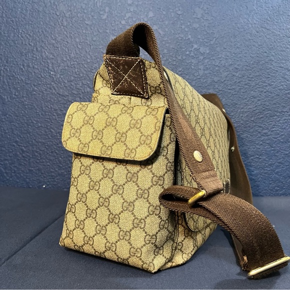 GUCCI GG Supreme Canvas Diaper Bag - Picture 10 of 16